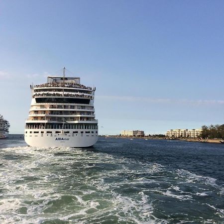 Ferienhaus Am Yachthafen, Moewe Daire Rostock Dış mekan fotoğraf