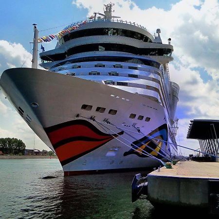 Ferienhaus Am Yachthafen, Moewe Daire Rostock Dış mekan fotoğraf