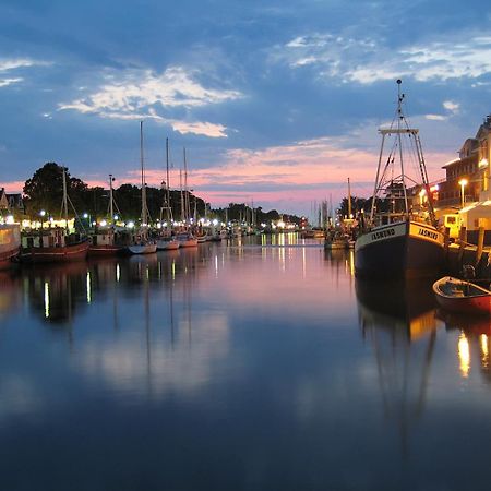Ferienhaus Am Yachthafen, Moewe Daire Rostock Dış mekan fotoğraf
