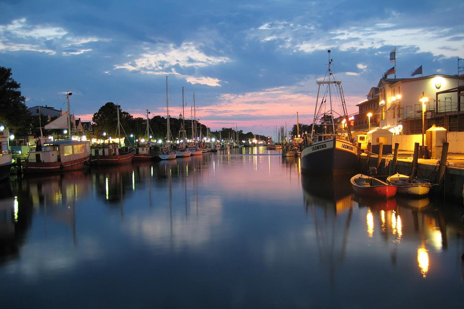 Ferienhaus Am Yachthafen, Moewe Daire Rostock Dış mekan fotoğraf